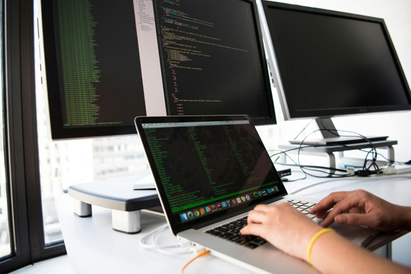 青島勁松電纜取得電纜生產(chǎn)用電纜收卷設(shè)備專利，能對電纜表面進(jìn)行灰塵清理:電纜